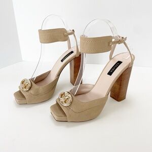 Escada Sandal platform nude sandal with gold details